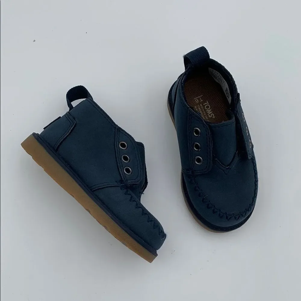 Toms Blue Moccasins with Suede Texture chukka boots size 6 toddler nwot
